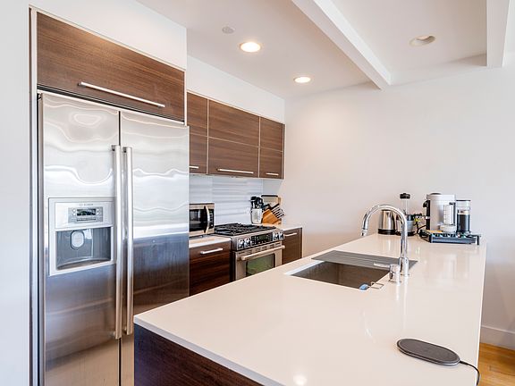 5th image of 460 Manhattan Ave APT 4B