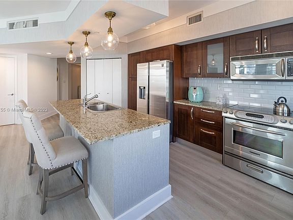 5th image of 19900 E Country Club Dr APT 1120
