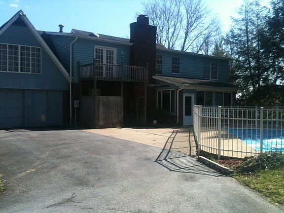 4th image of 24 Westwood Ln