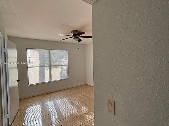 3rd image of 1502 Lake Crystal Dr APT A