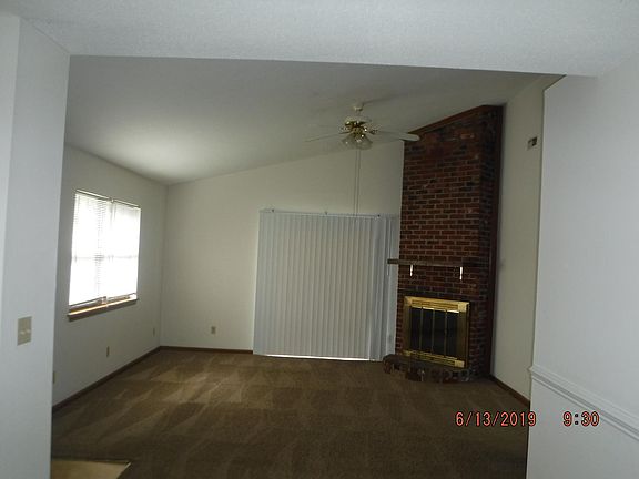 5th image of 200 Rollins Dr APT 15