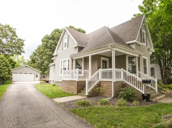 710 E Center St, Le Roy, IL 61752