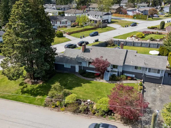 1005 Westmount Dr, Pt Moody, BC V3H 1L1