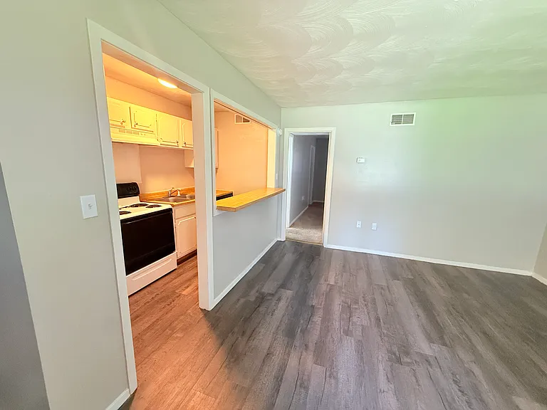 500 N Commerce St #108 — Photo 6