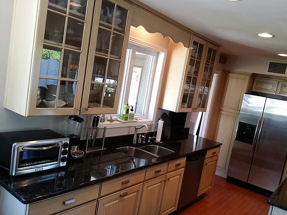 5th image of 721 E Desert Park Ln