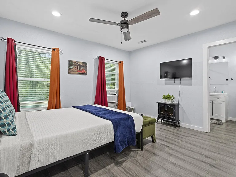 724 E Woodard St — Photo 9