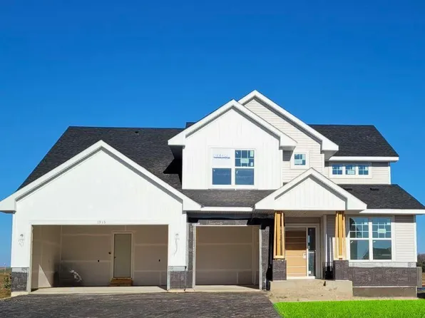 1915 Balsam Dr, Carver, MN 55315
