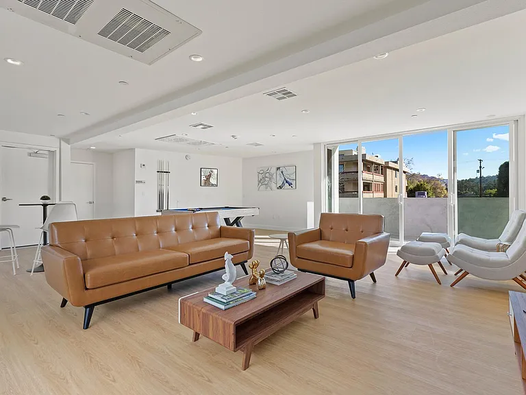11NOHO APARTMENTS — Photo 26