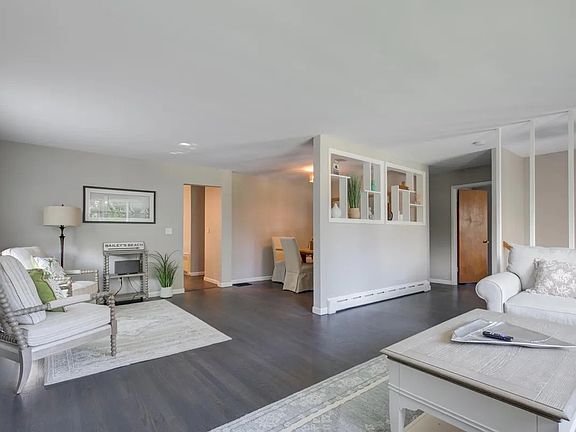 5th image of 132 Ruggles Ave
