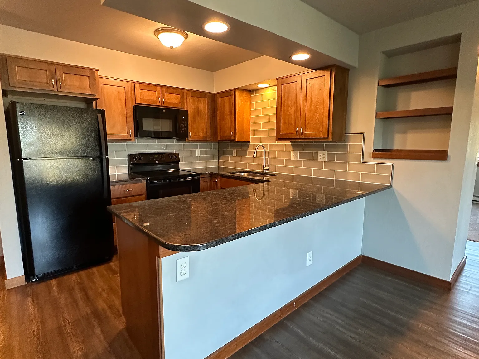 2 bed, 700 sqft, $1,550 — Photo 2