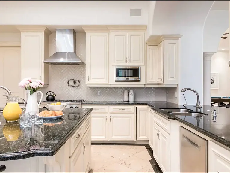 10754 E Laurel Ln — Photo 22
