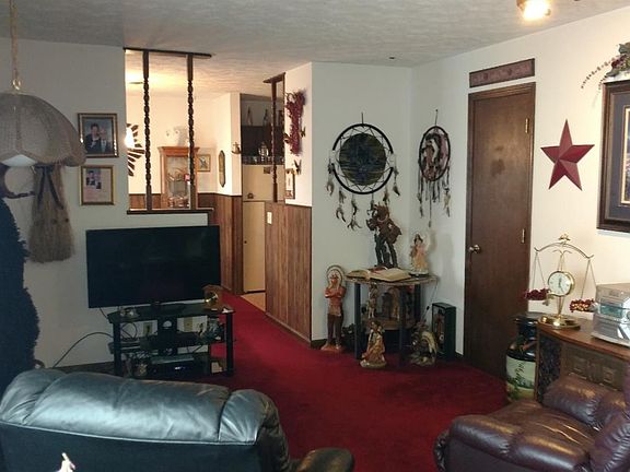 3rd image of 836 Birch Dr