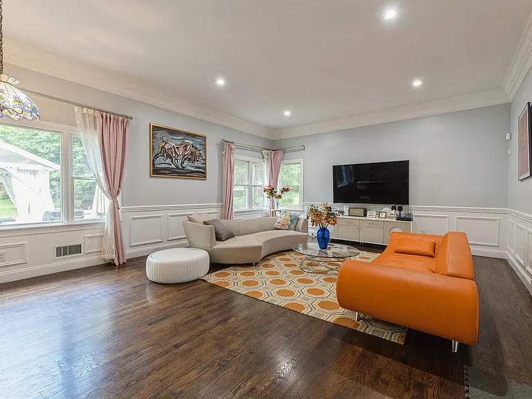 107 Hudson Ave #107 — Photo 6
