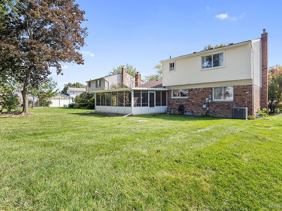 20444 Leonard Ave, photo 30