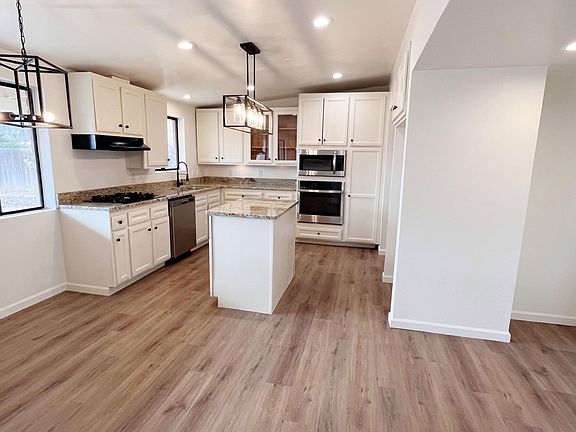 3rd image of 548 Cibola Way