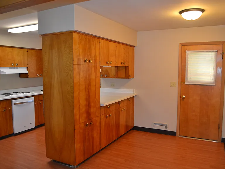 322 Webster St — Photo 35