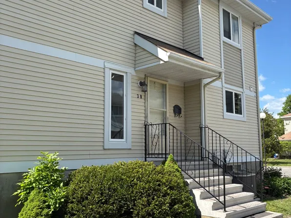 30 McDermot Ct #45, Ottawa, ON K2L 3V3