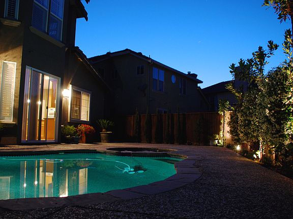 3rd image of 1675 Valley Oaks Dr