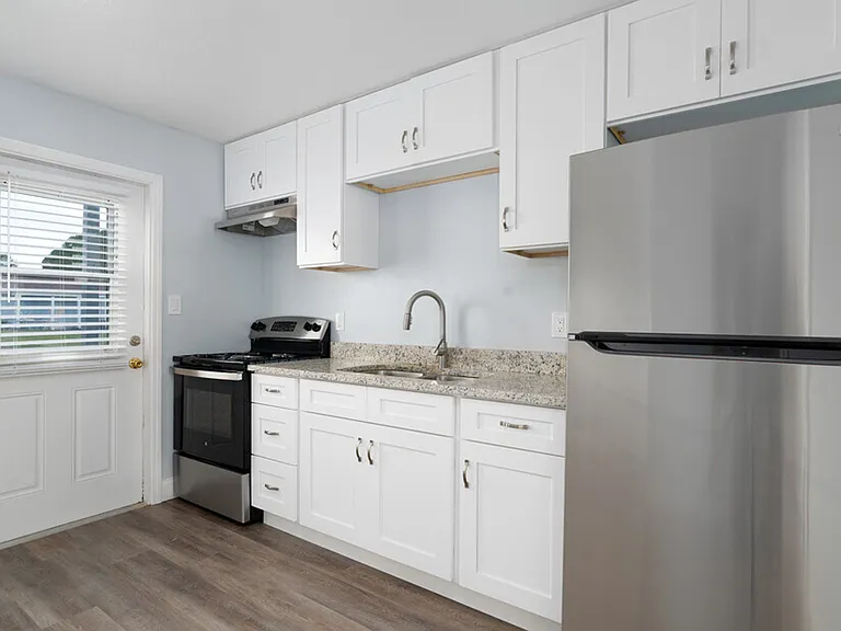 Manatee Bay Apartments — Photo 43