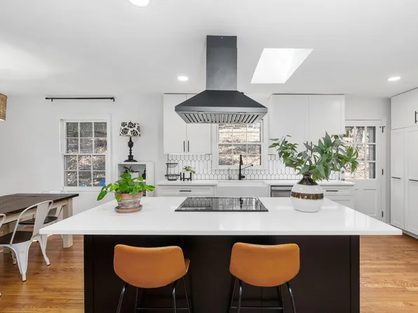 330 Wesley Dr, Chapel Hill, NC 27516