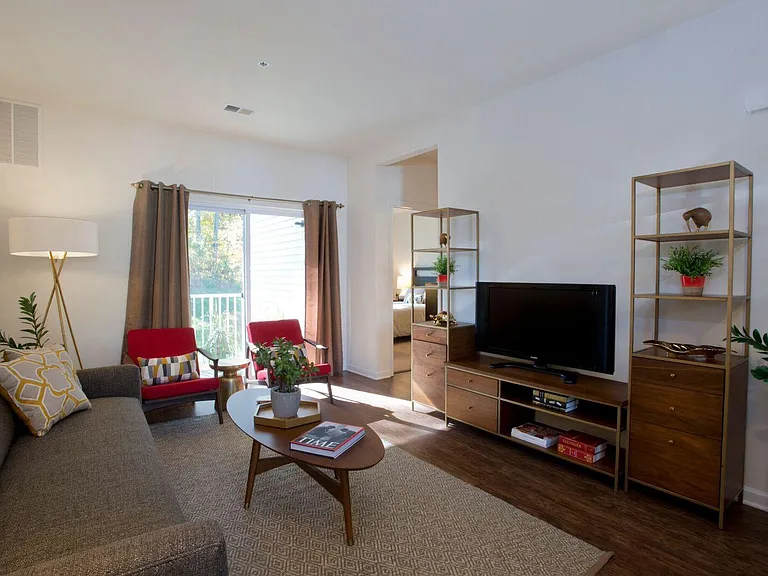 Summit Lane Luxury Apartments — Photo 7