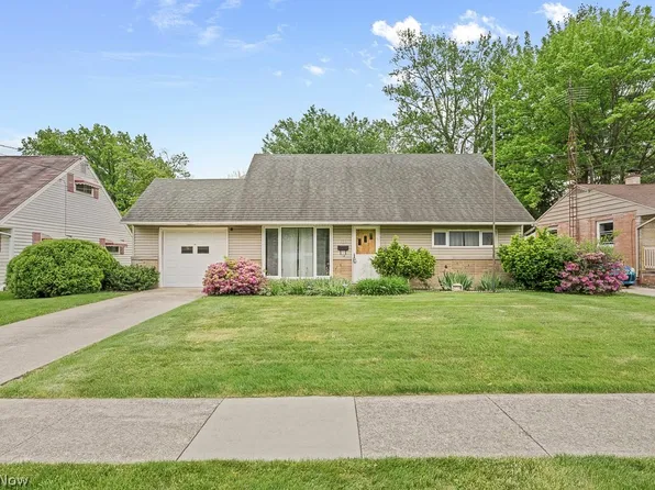 137 Catherine Ln, Alliance, OH 44601