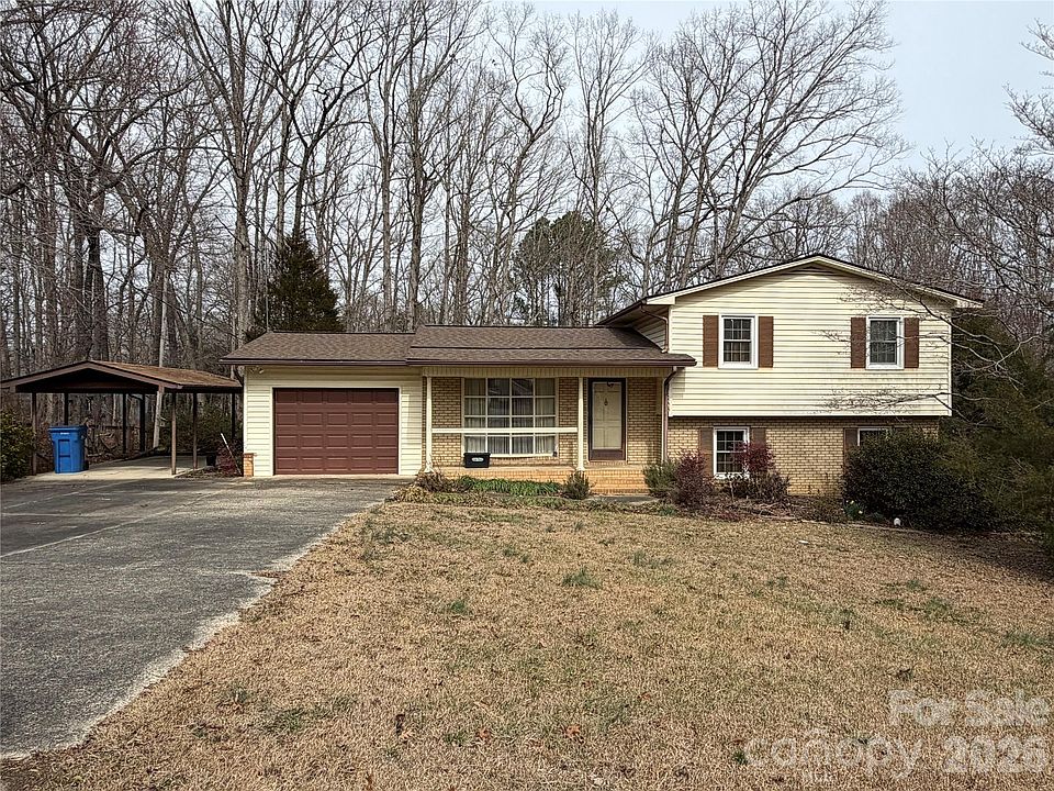 1st image of 2033 Sprucewood St