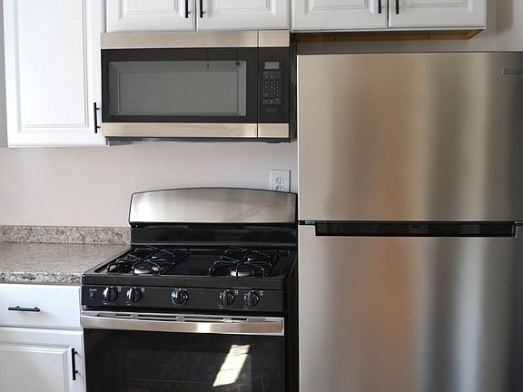 4th image of 71 Colony Rd #1B