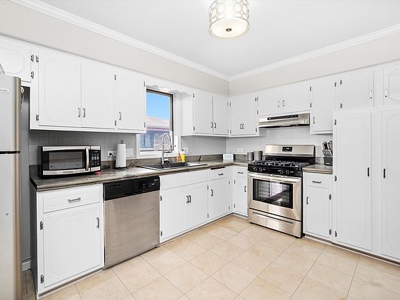 5th image of 16743 Paxton Ave APT 3N