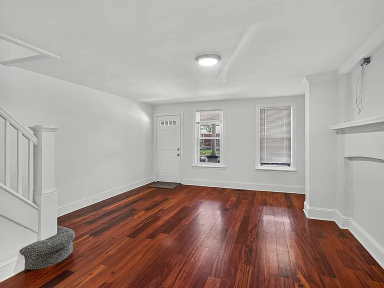 223 N New St — Photo 9