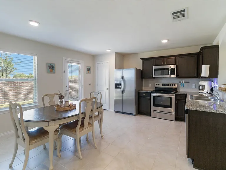 908 Mercury Dr — Photo 6
