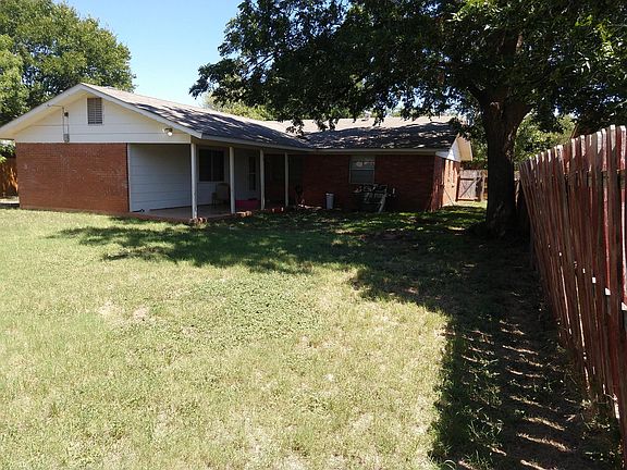2nd image of 2526 Crescent Dr