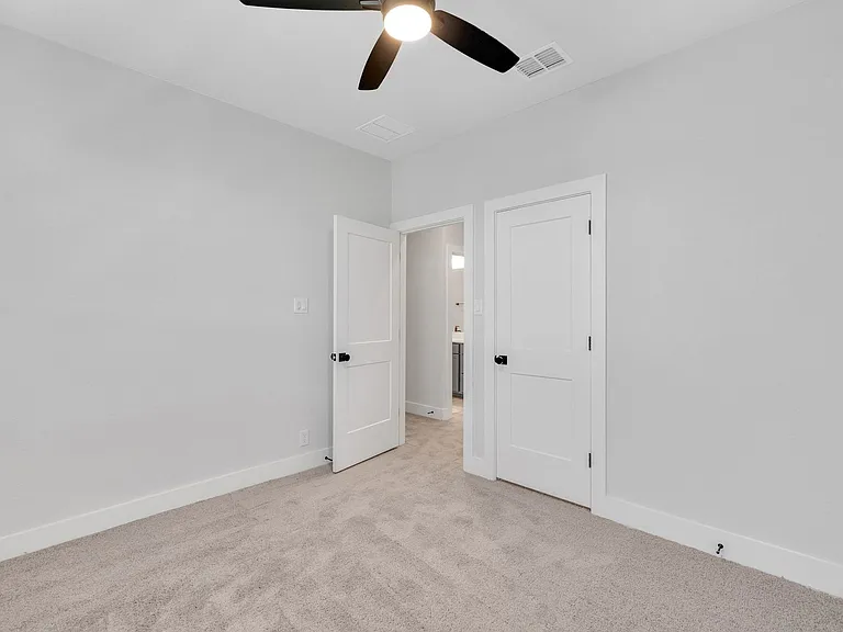 13615 Giovannis Gdn — Photo 21