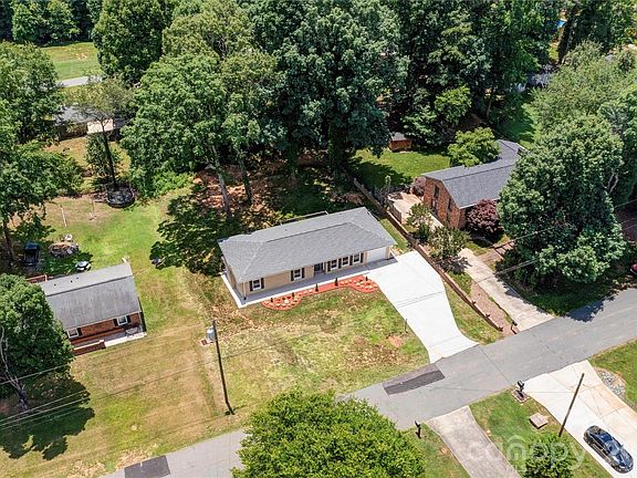 2nd image of 2173 Ridgewood Dr