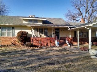 631 W Oak St, Columbus, KS 66725