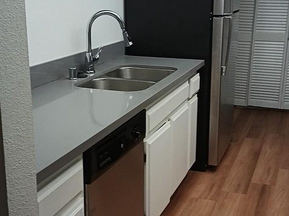 4th image of 731 S Detroit Ave #101