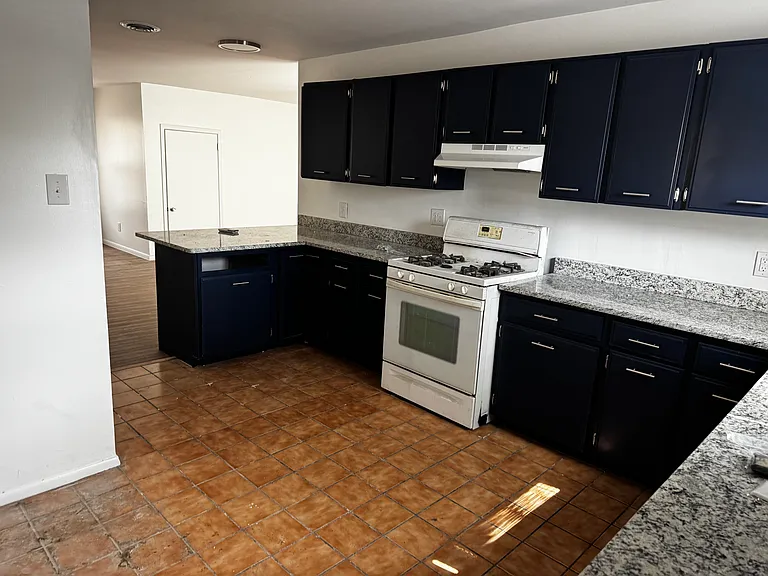 4718 S Fannin St — Photo 5