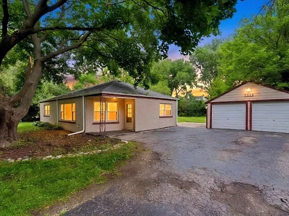 1013 Highmoor Rd, Lombard, IL 60148