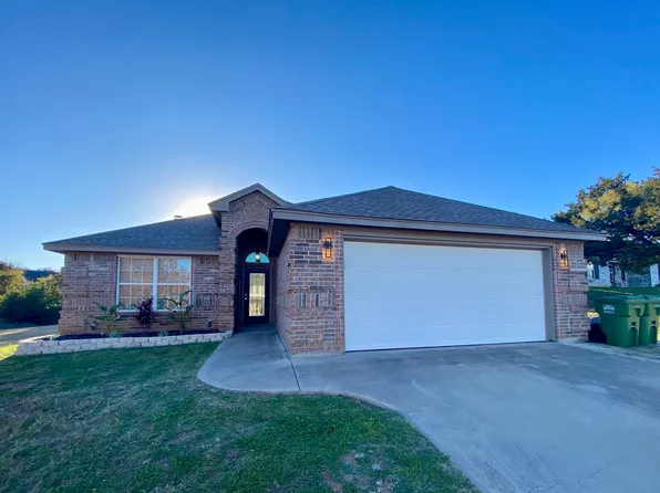 4002 Goliad Dr, Granbury, TX 76048