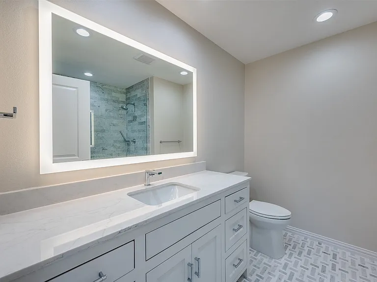 Secondary bath area
