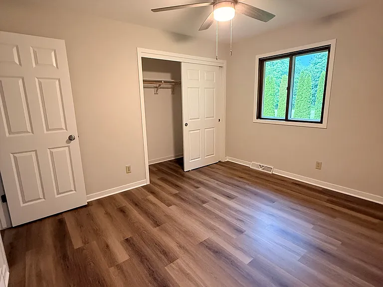 205 Hilltop Cir — Photo 7
