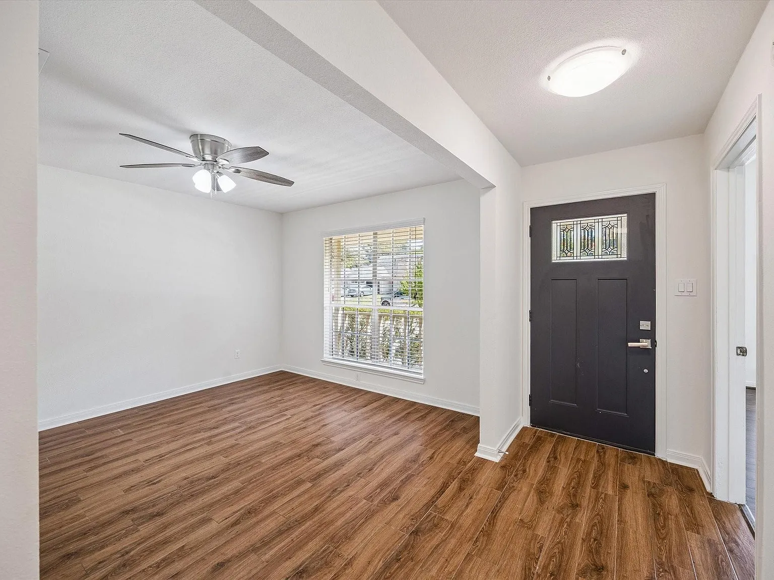 3 bed, 2.5 bath, 1824 sqft, $2,375 — Photo 3