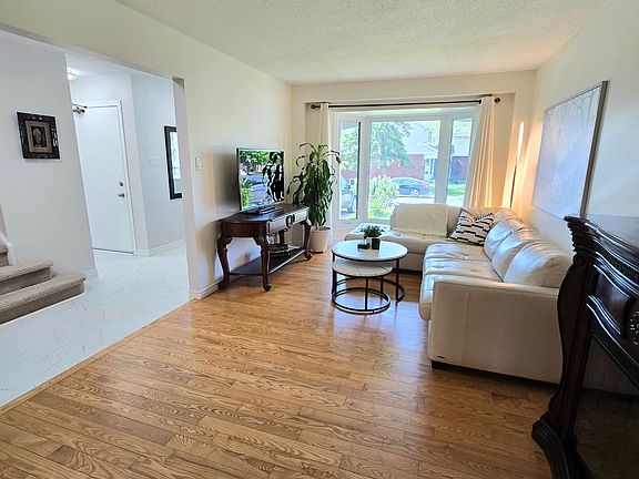 4th image of 61 Hawley Cres