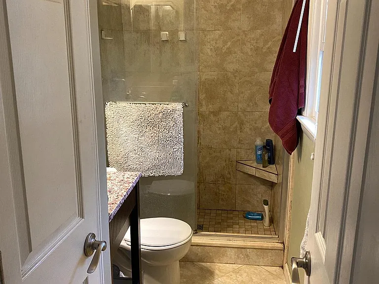 4217 University Dr — Photo 11