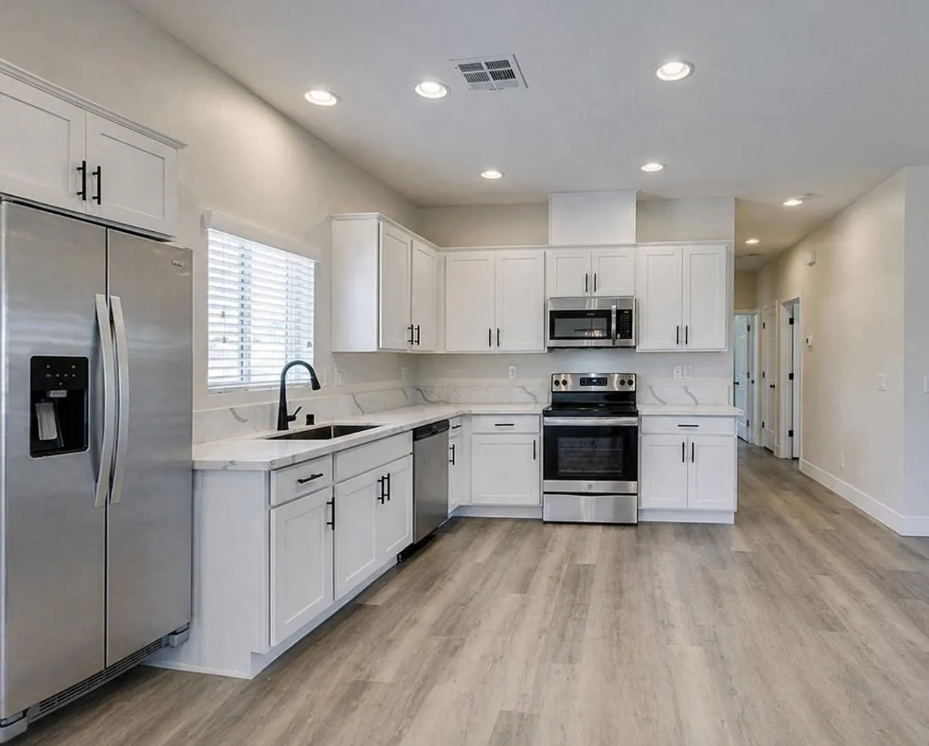 4 bed, 2.0 bath, 2000 sqft, $888 — Photo 2
