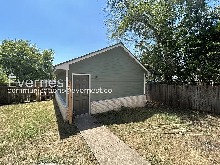 709 W 35th St — Photo 25