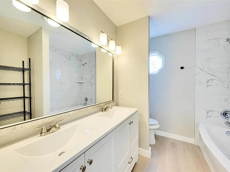 6400 Auburn Dr #B — Photo 10