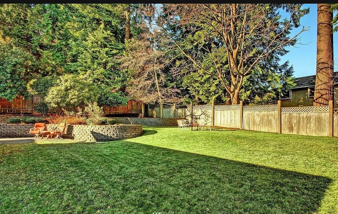 3 bed, 2330 sqft, $3,980 — Photo 2