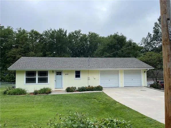 8920 NE Sammy Ln, Kansas City, MO 64155
