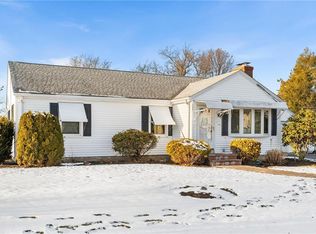 15 Lantern Ln, Cranston, RI 02921